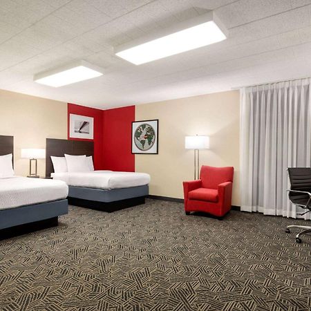 Hotel Ramada By Wyndham Alpena Esterno foto