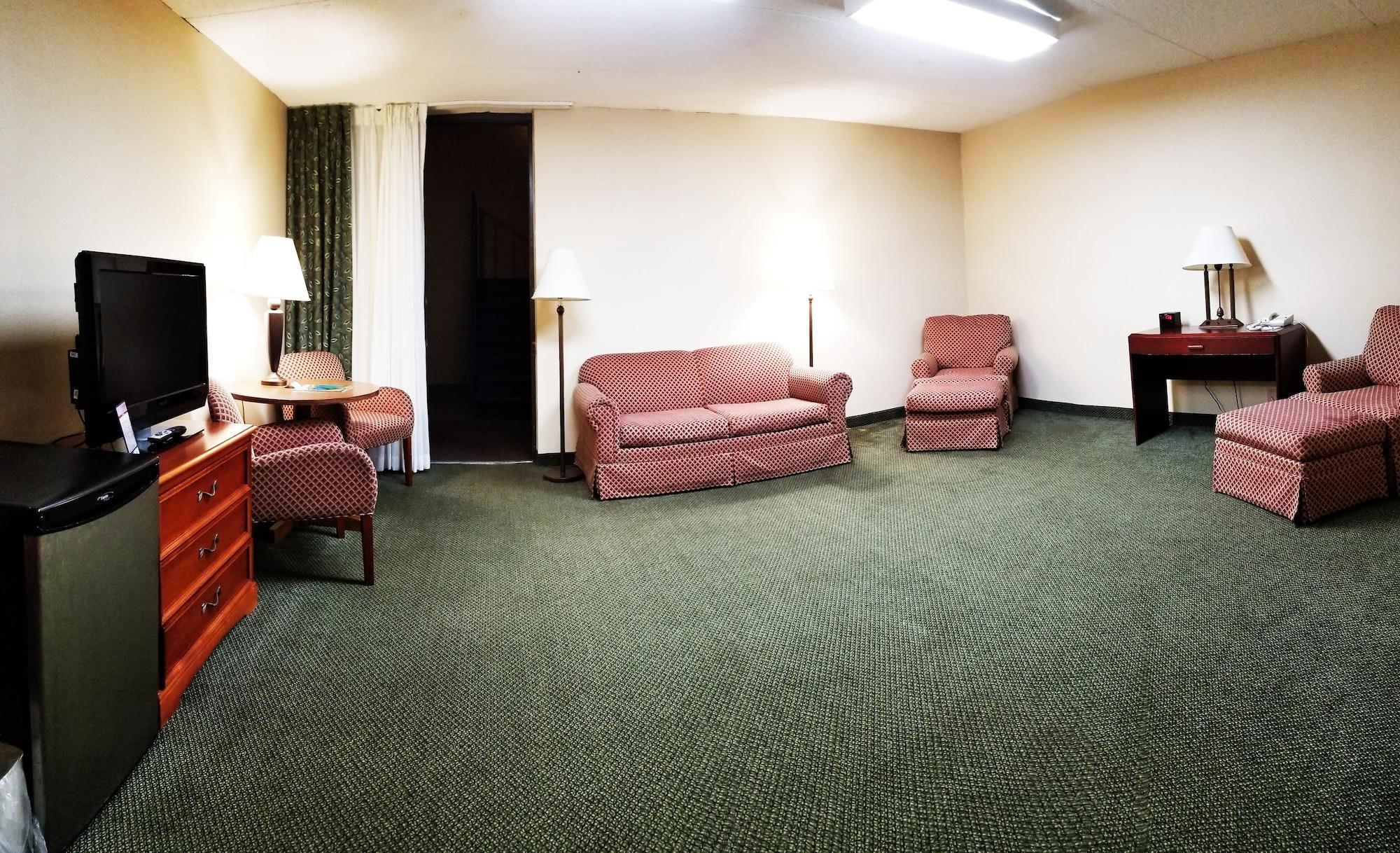 Hotel Ramada By Wyndham Alpena Esterno foto