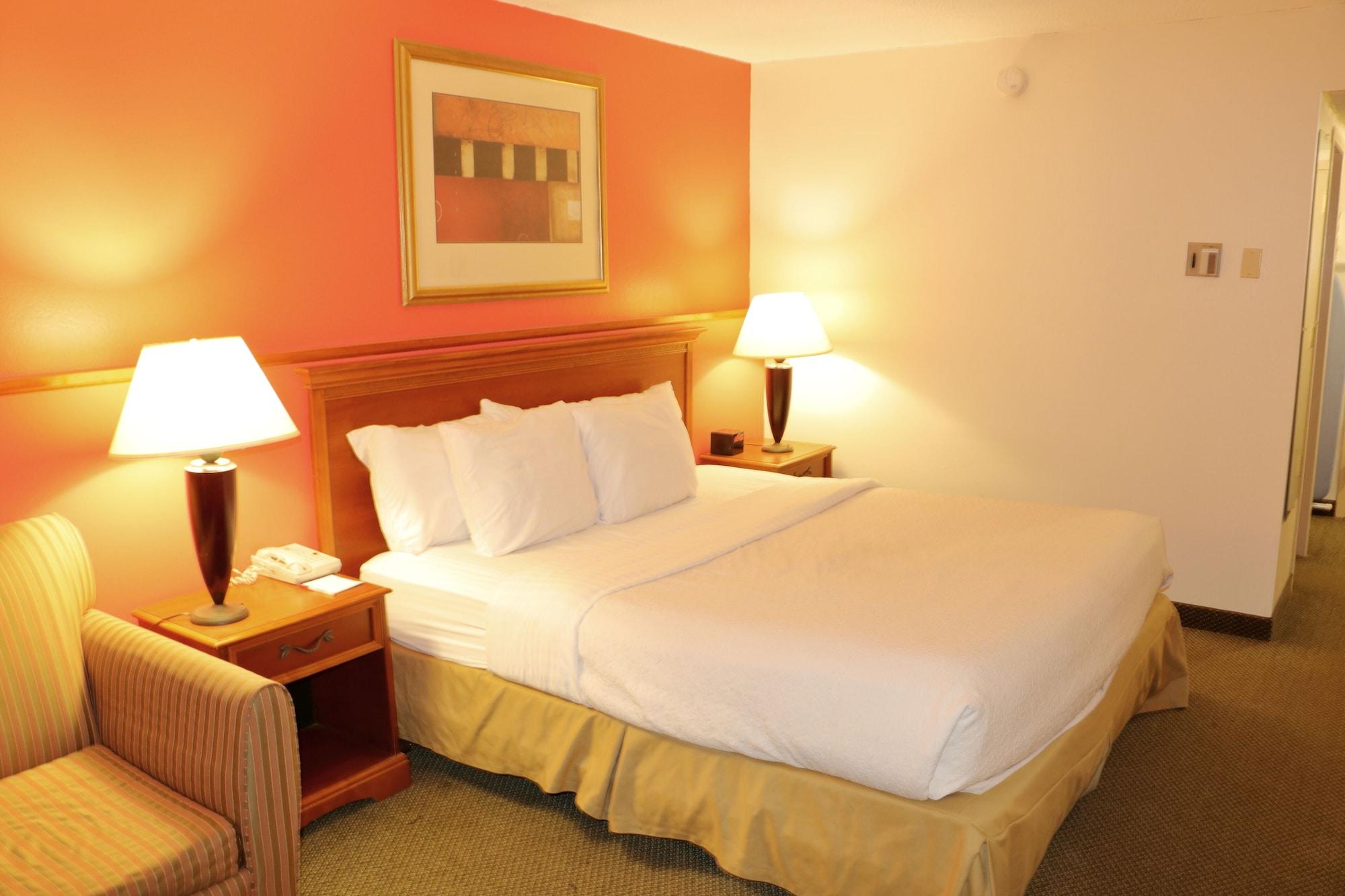 Hotel Ramada By Wyndham Alpena Esterno foto