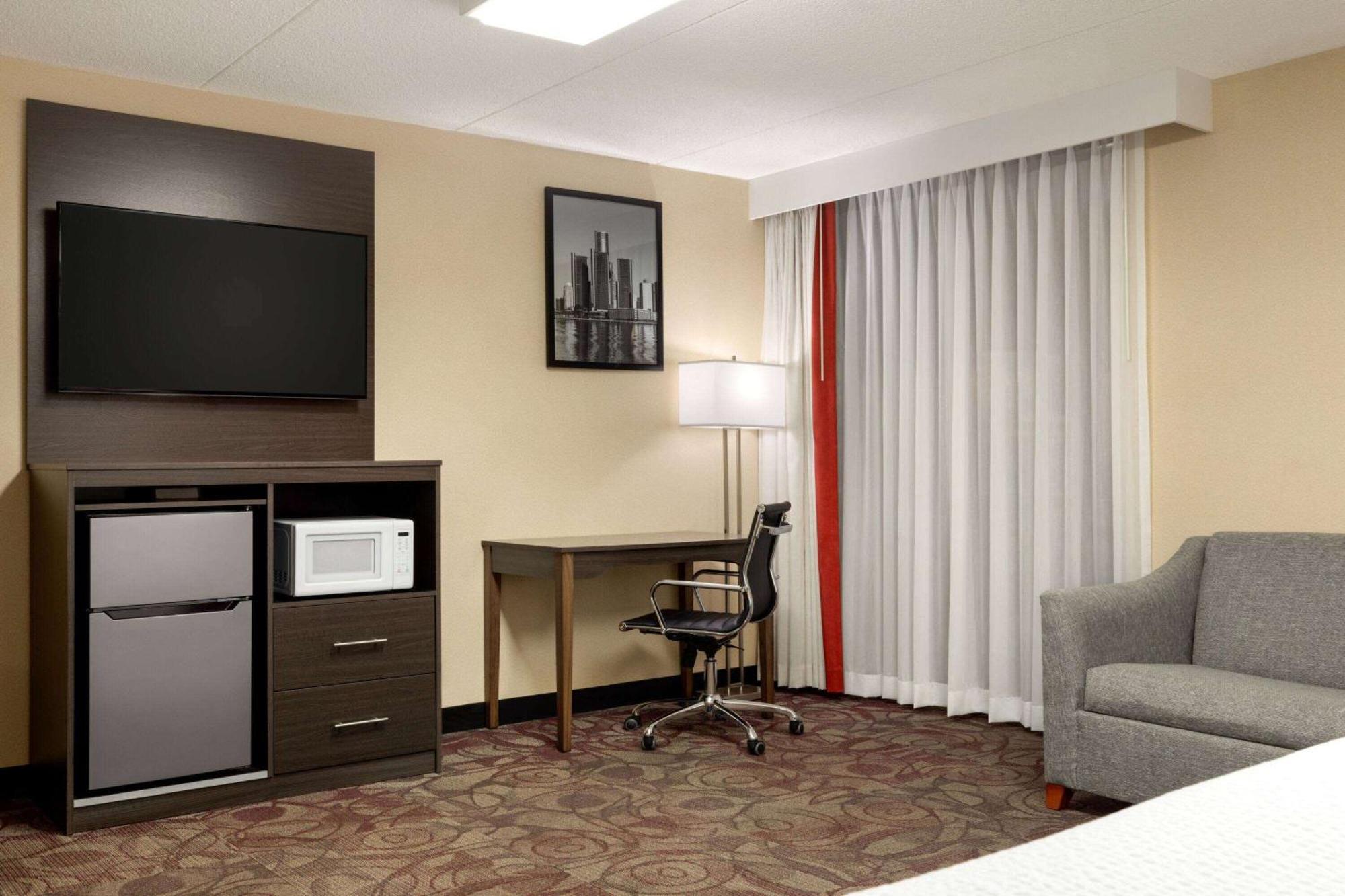Hotel Ramada By Wyndham Alpena Esterno foto