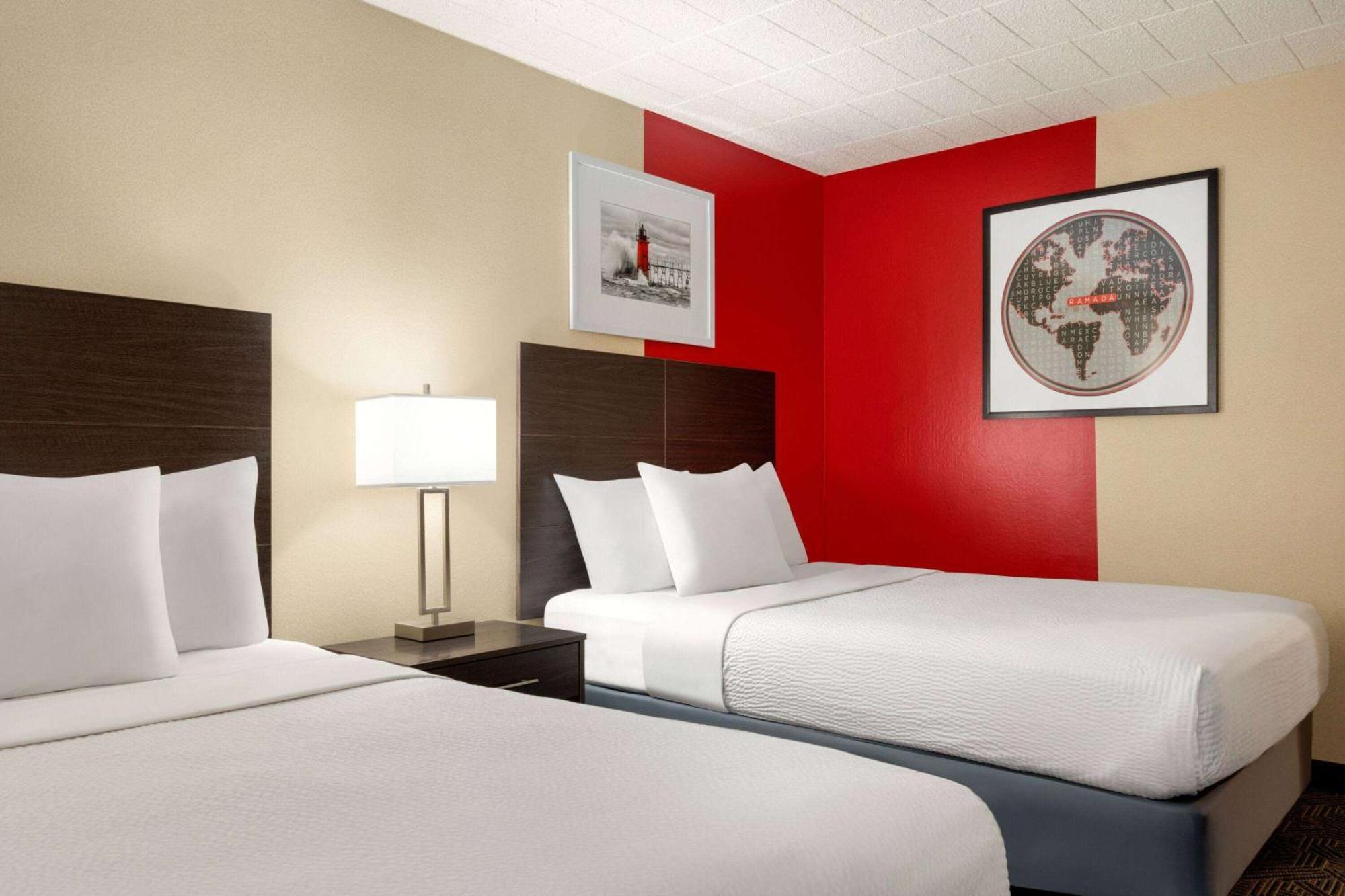 Hotel Ramada By Wyndham Alpena Esterno foto