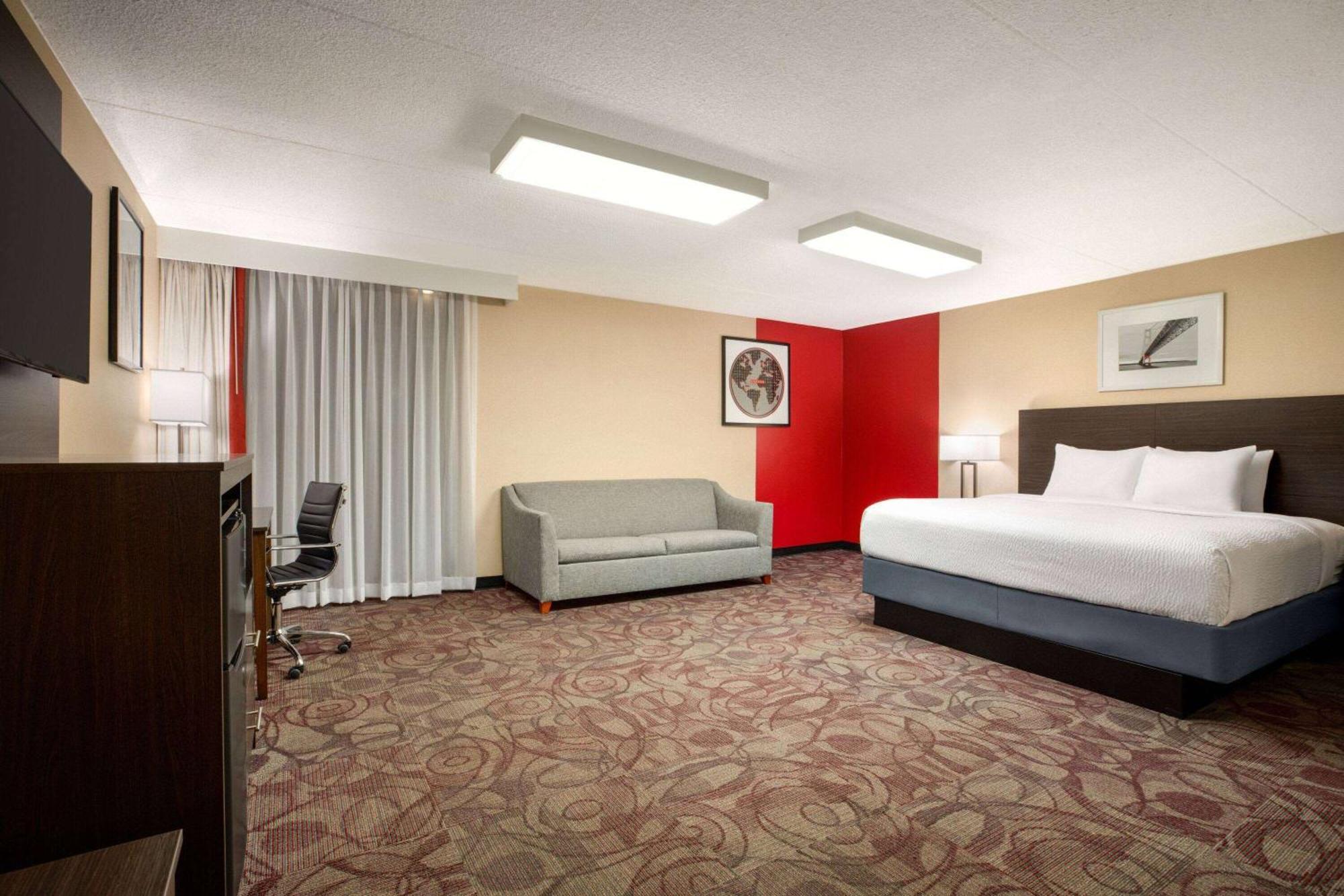 Hotel Ramada By Wyndham Alpena Esterno foto