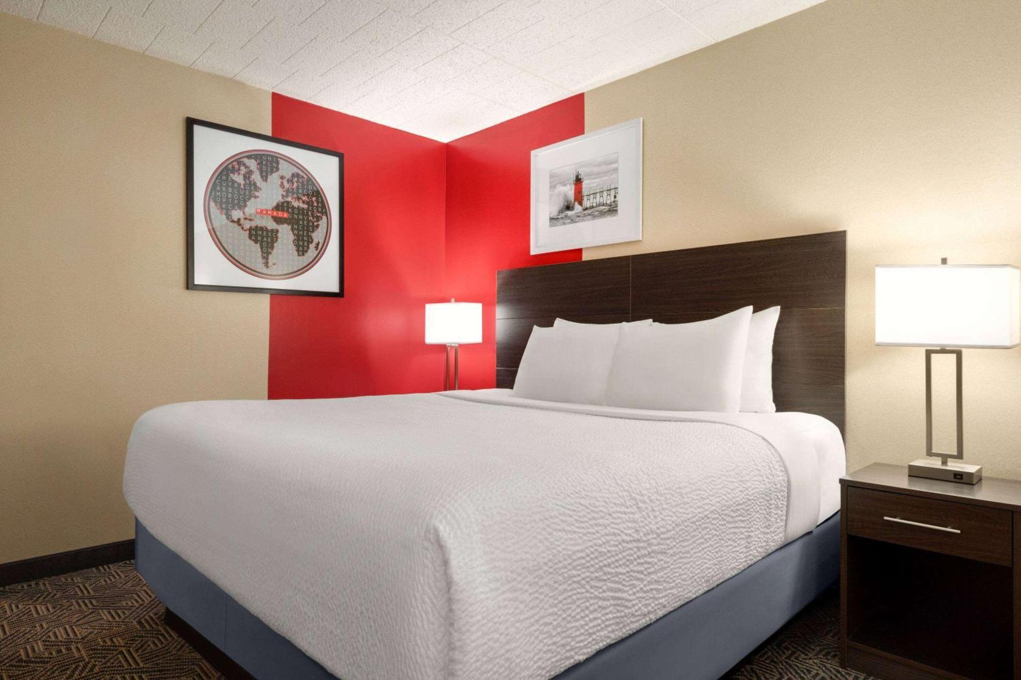 Hotel Ramada By Wyndham Alpena Esterno foto