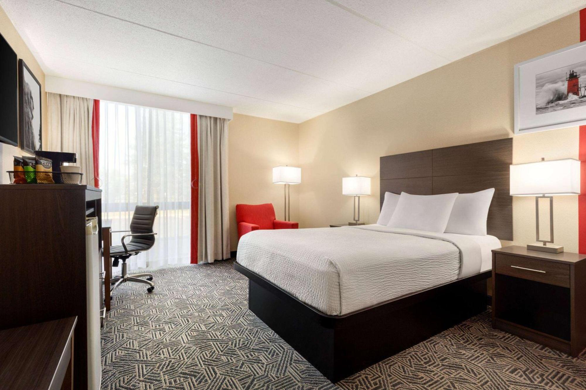 Hotel Ramada By Wyndham Alpena Esterno foto