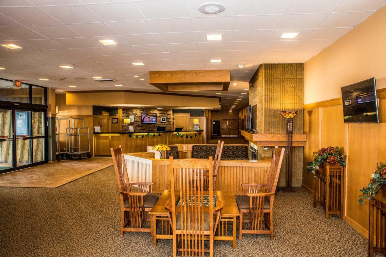 Hotel Ramada By Wyndham Alpena Esterno foto