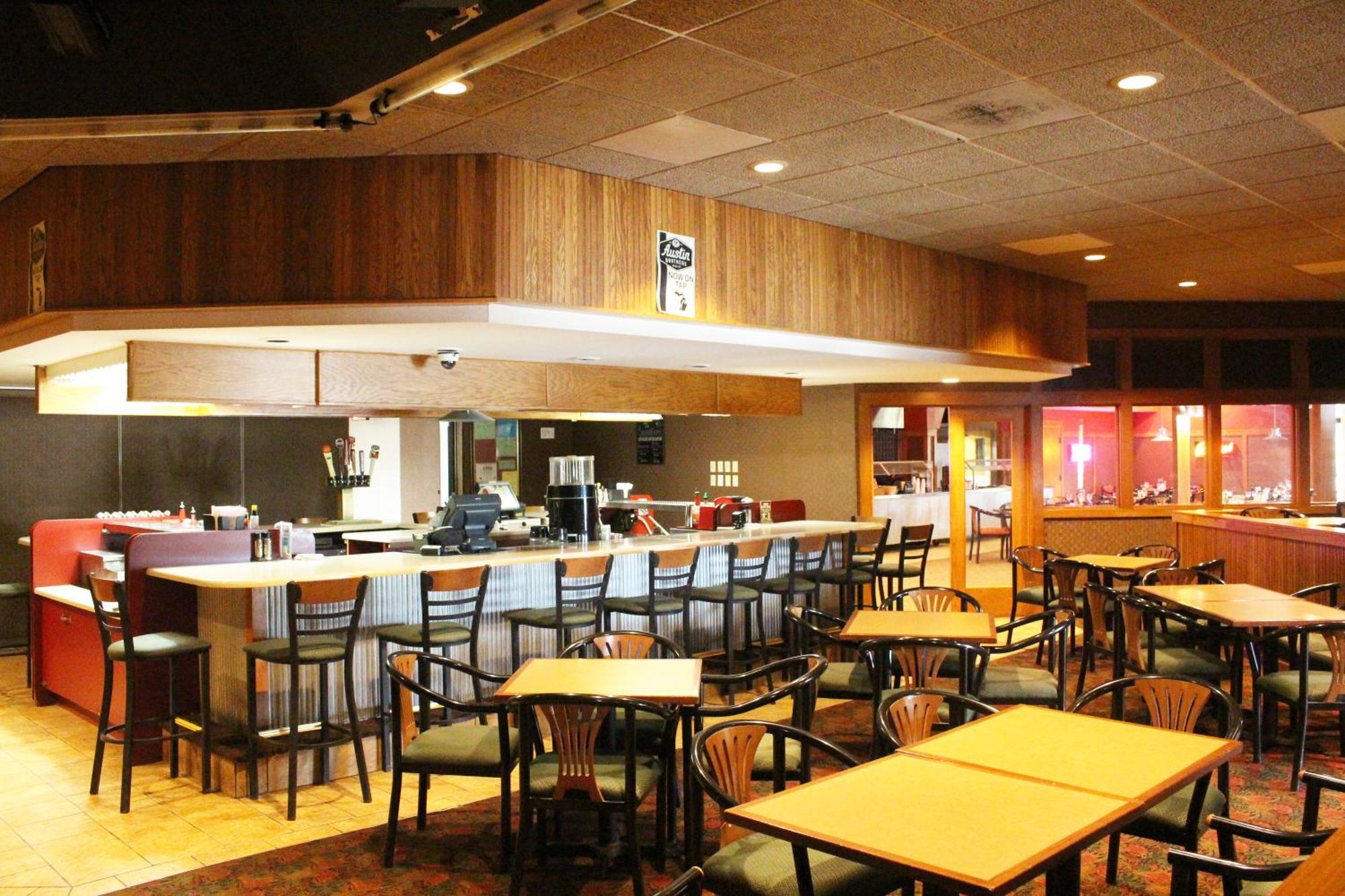 Hotel Ramada By Wyndham Alpena Esterno foto